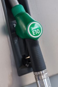 E10